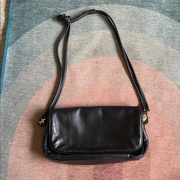 Stone Mountain Accessories Handbags - Stone Mountain Elegant Black Leather Shoulder Bag